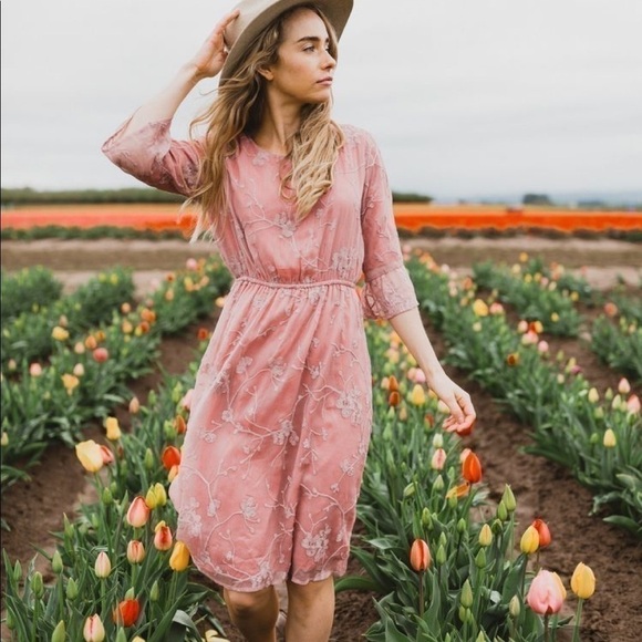 Piper & Scoot Dresses & Skirts - Piper & Scoot: The Taylee Lace Ruffle
Dress in Mauve, New With Tags